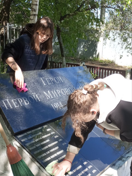 Проведены мероприятия по благоустройству мемориального комплекса в п. Никуличи.